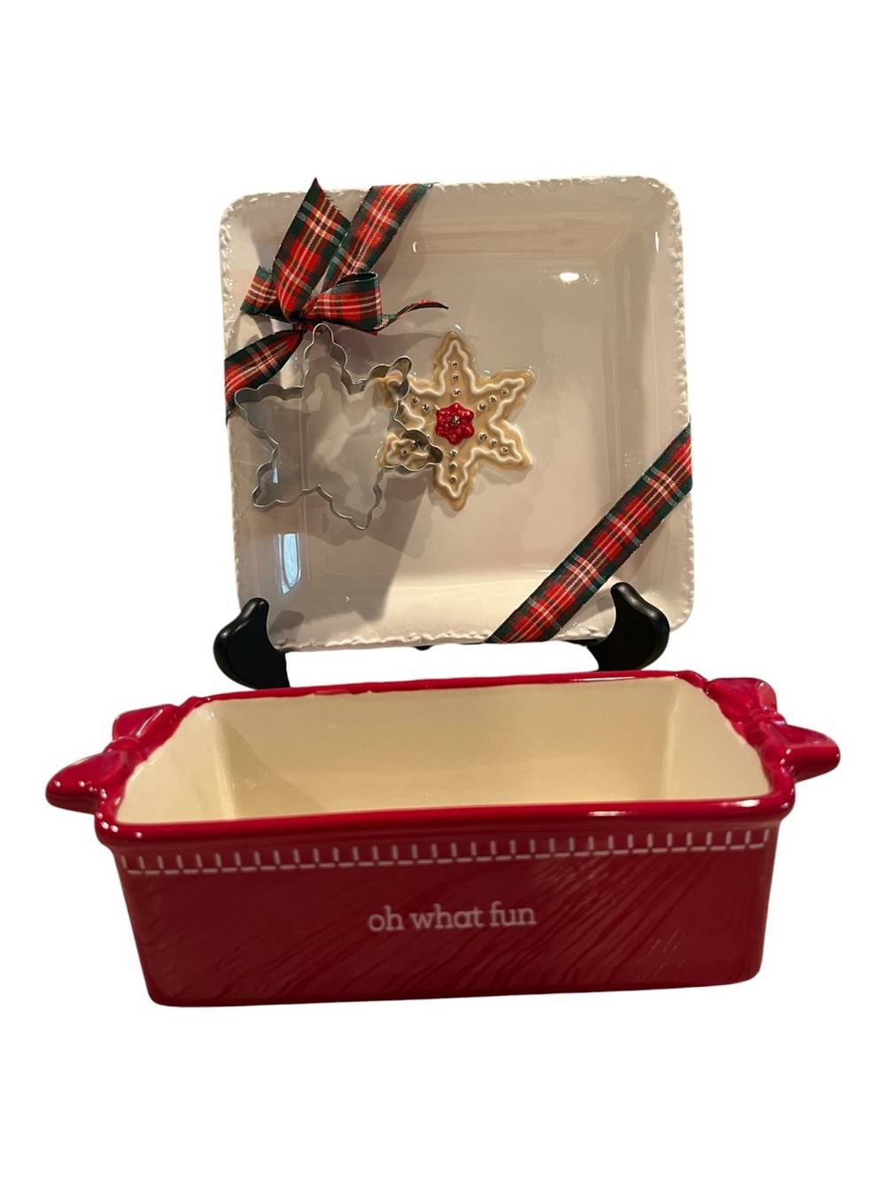 Oh What Fun Red Holiday Ceramic Baking Dish White Hallmark Plate Sugar Cookie
